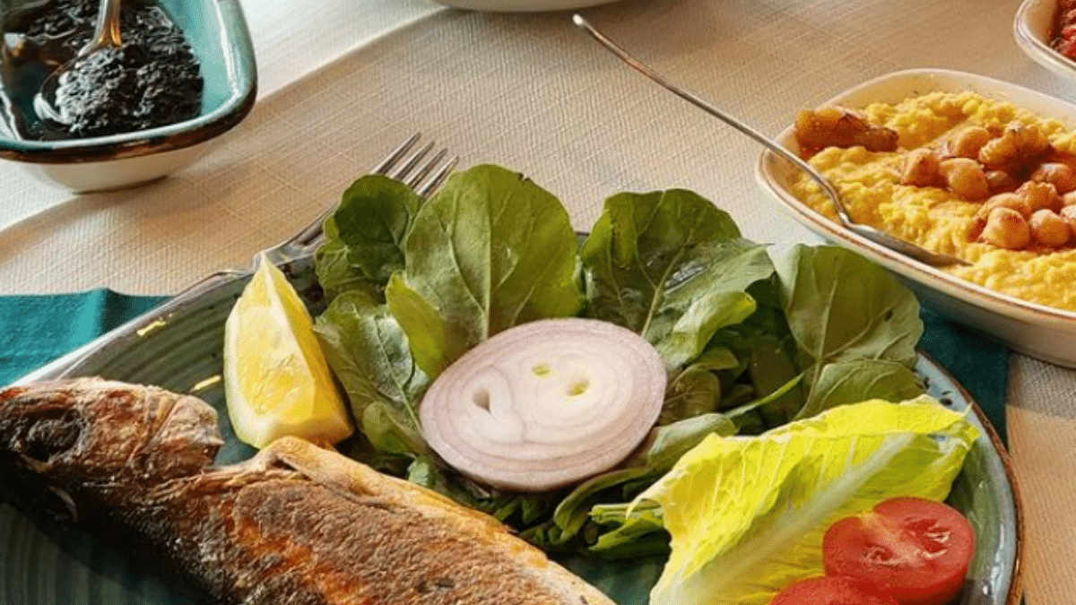 Galata Koprusunde Vejetaryen Yemek Secenekleri Sunan Beyaz Inci 2