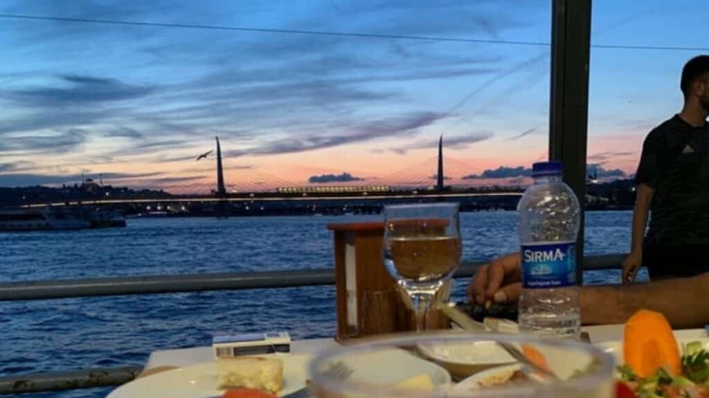 İndirimli Saatlerde Lezzetli Menüler Beyaz İnci'de Sizleri Bekliyor